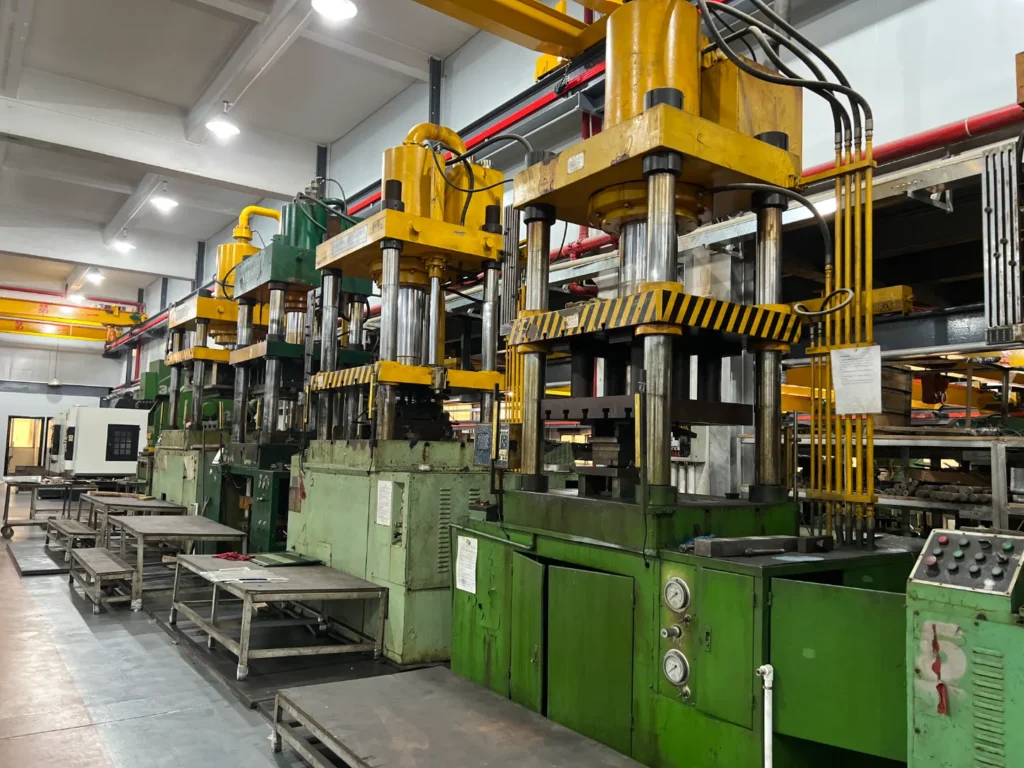 In-house CNC tooling center mold development for premium luggage manufacturing at Aluvox Dongguan factory